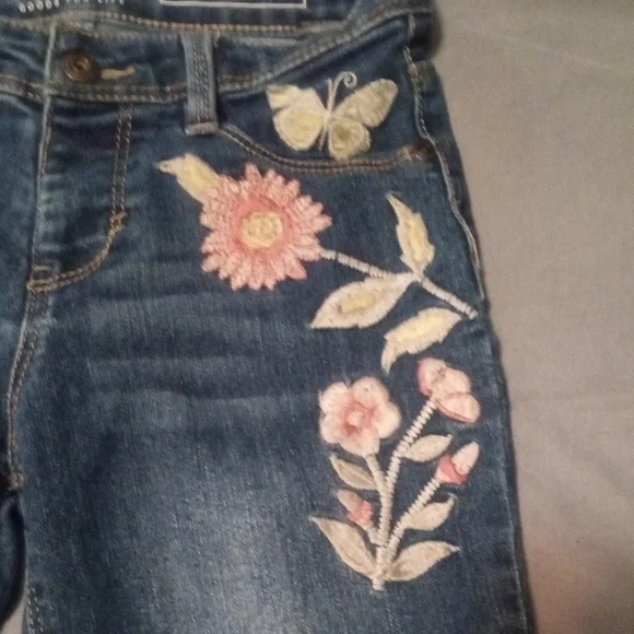 Sonoma Blue Skinny Jeans with Modern Fit And Embroidered Flowers - Picture 3 of 11